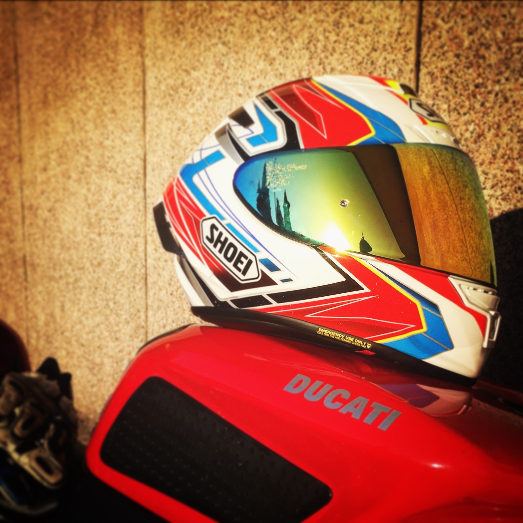 Κράνος πάνω στη Ducati