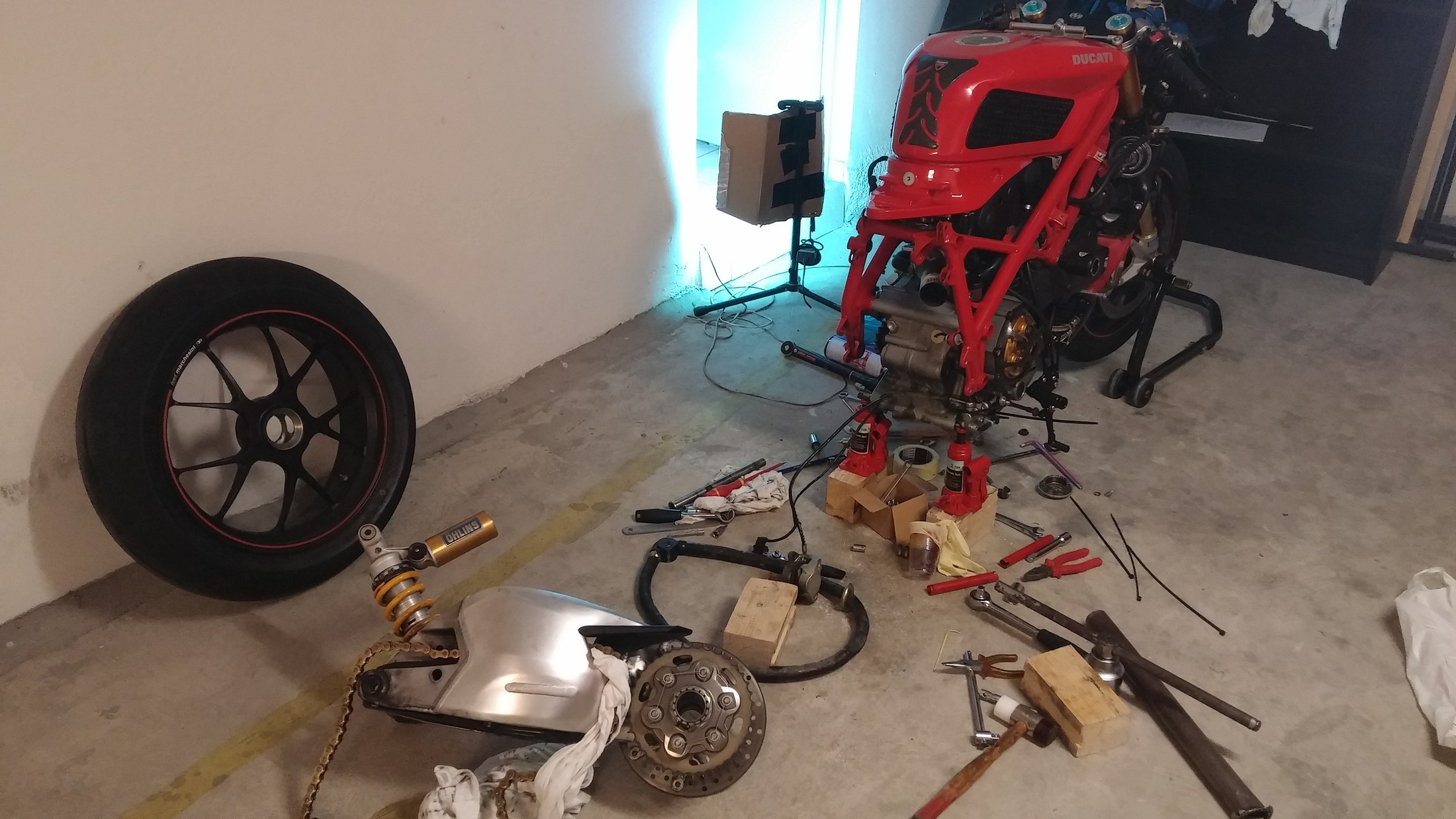 Ducati λυμένη για συντήρηση